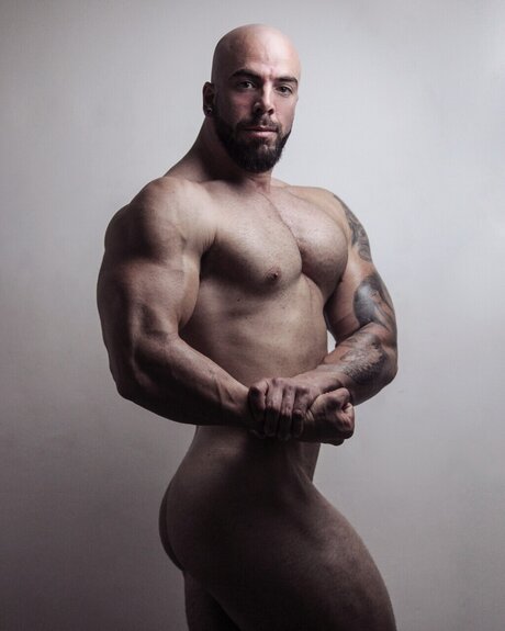 JuanPhysique star adult pics