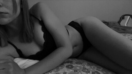 emi_ model pretty image