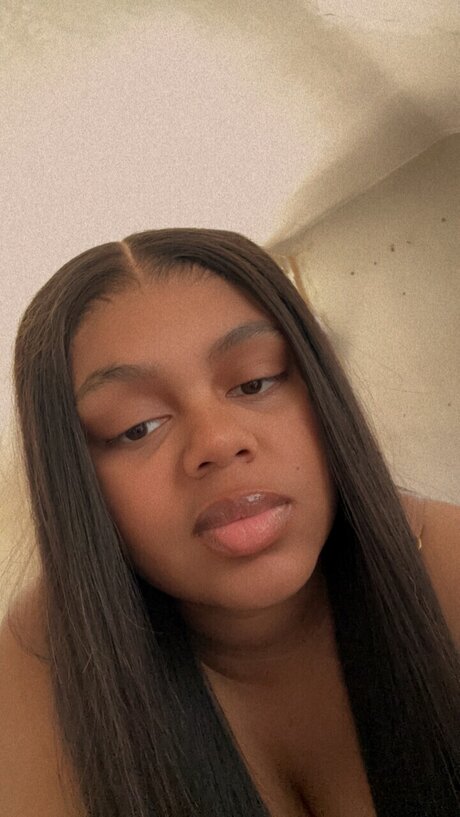 _LolaaaBunniee_ star erotic photos