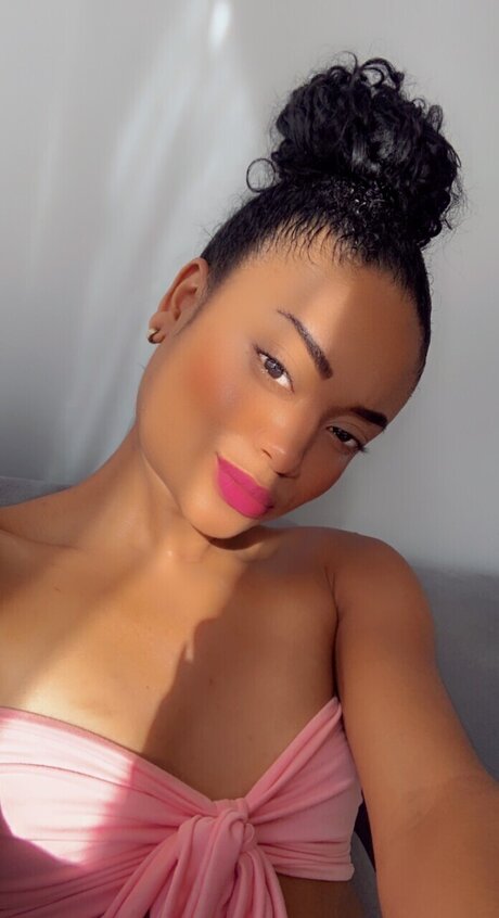 Anna Queen star best photo