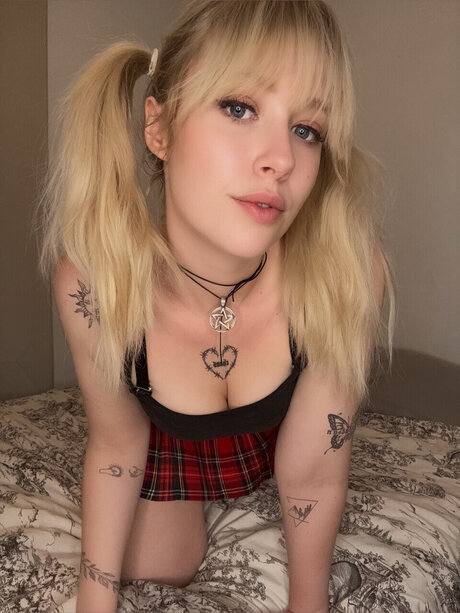 July Moon pornstar sexy images