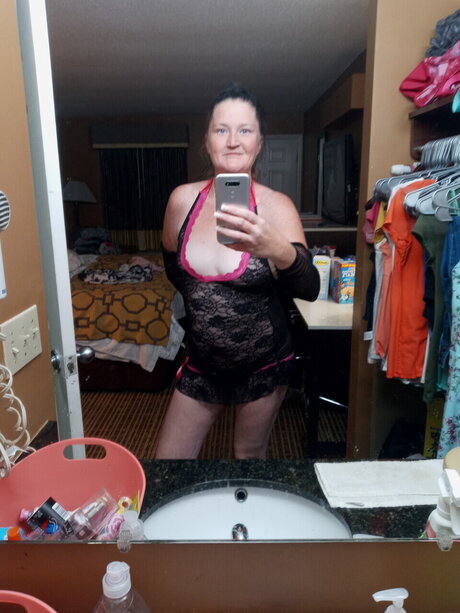 Sexy Housewife 15 pornstar naked archive