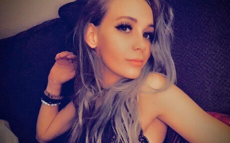 Risqu Vixenn adult actress image