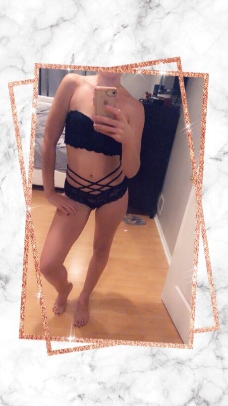 TanNjBabe star naked galleries