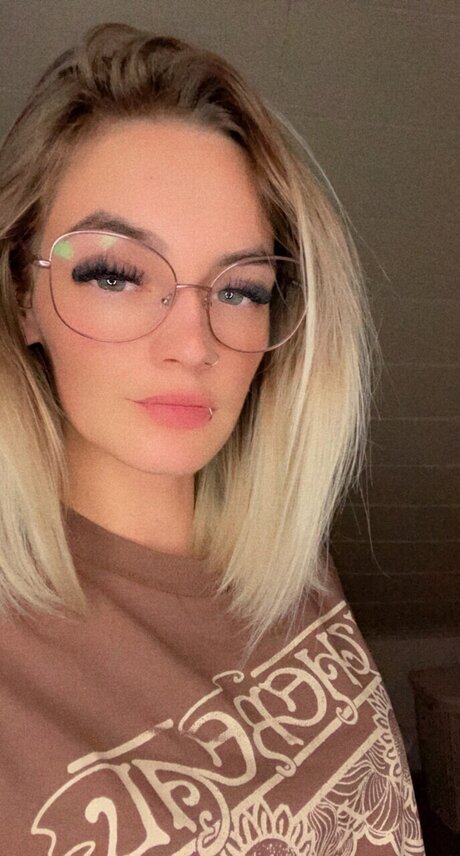 Isi LS pornstar hot galleries