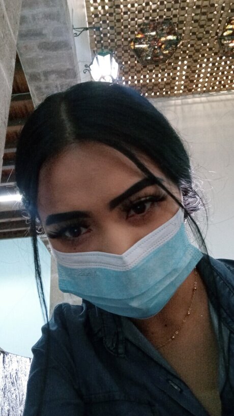 Yuri_ porn model image