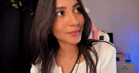 Zamileth hot actress pics