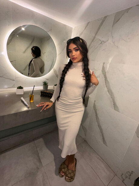 Yara BUENO high quality model pictures