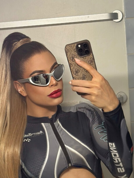 Emilly Dias star erotic photo