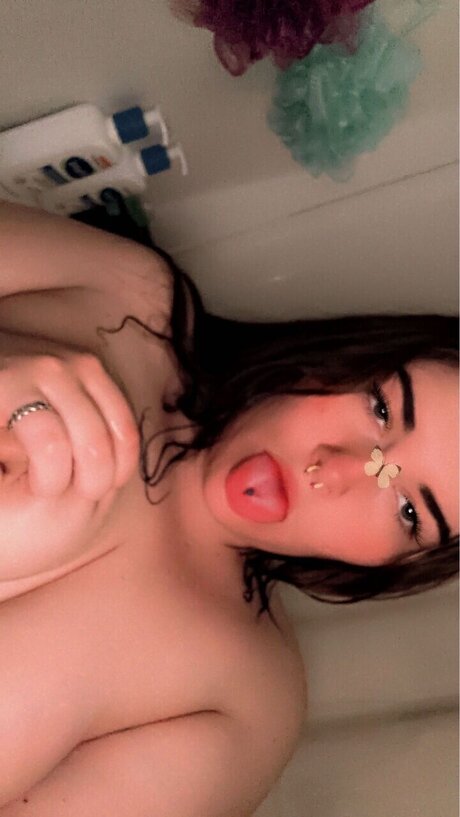 Ravebb13 hot model image