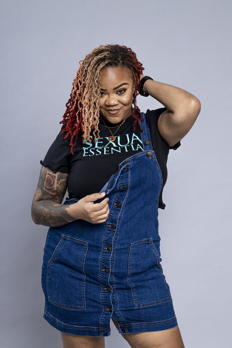 Samia Burton model pretty pics