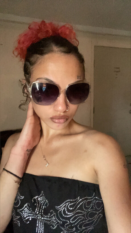 Malvada_ model exclusive pic