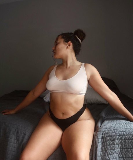 Katy Hedges star exclusive img