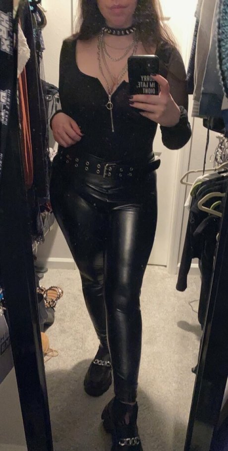 LermyWermy model pornographic photo