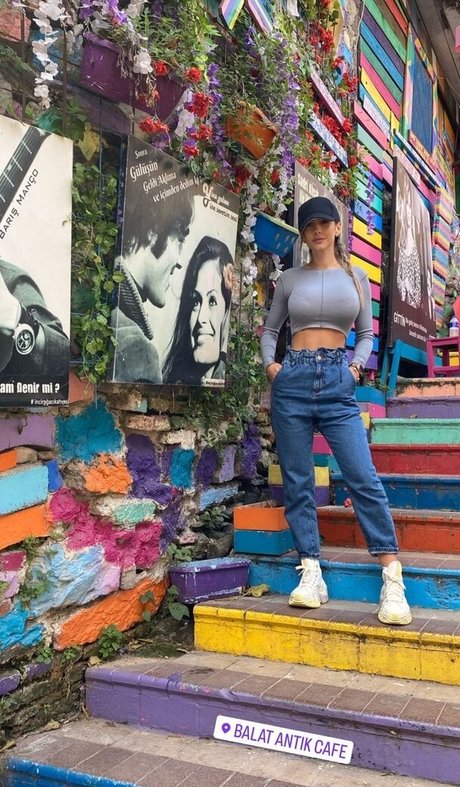 Gonsabella naked model pics