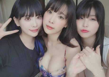 hands onlyfans pretty image