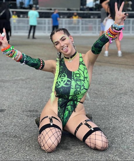 Chloe Moniz high quality star pictures