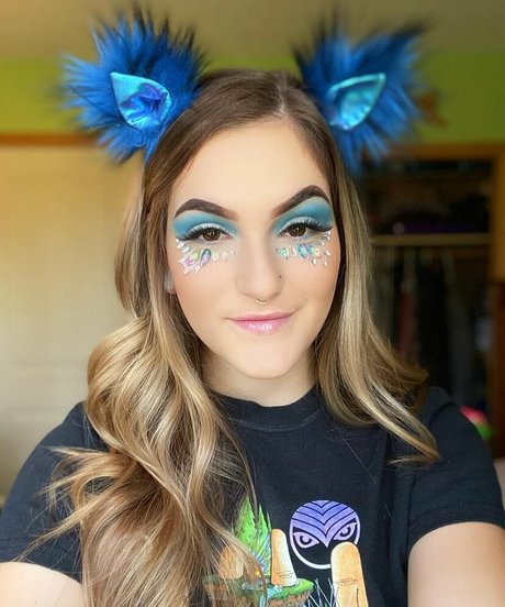 Chloe Moniz model top archive