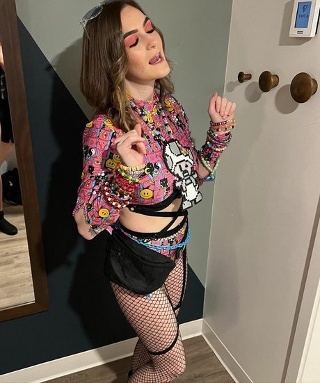 Chloe Moniz nude model pic