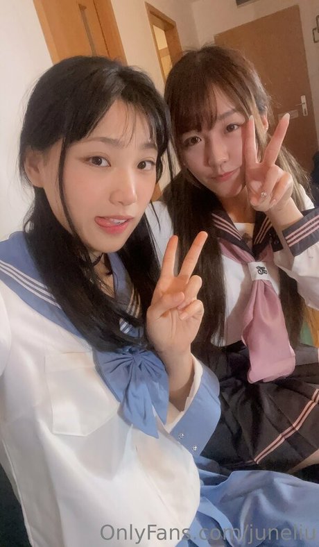 juneliu model hot photo