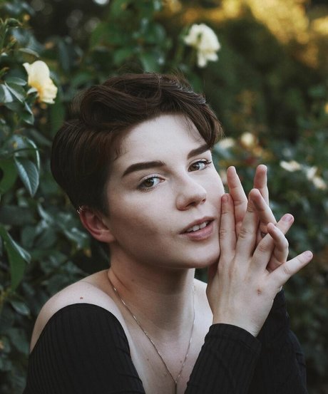 Morgan Eckroth star top galleries