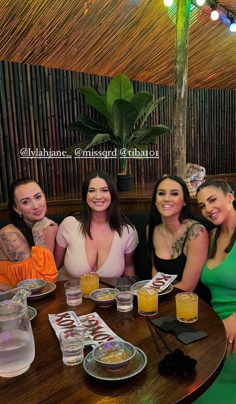 buxom babenz star perfect pic