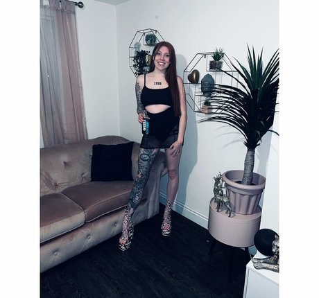 Molly Capper Profile pic