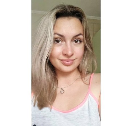 anna bellla model adult img