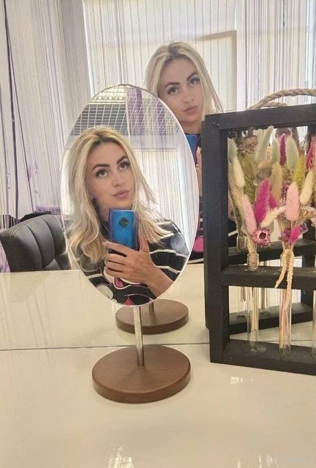 anna bellla top star picture