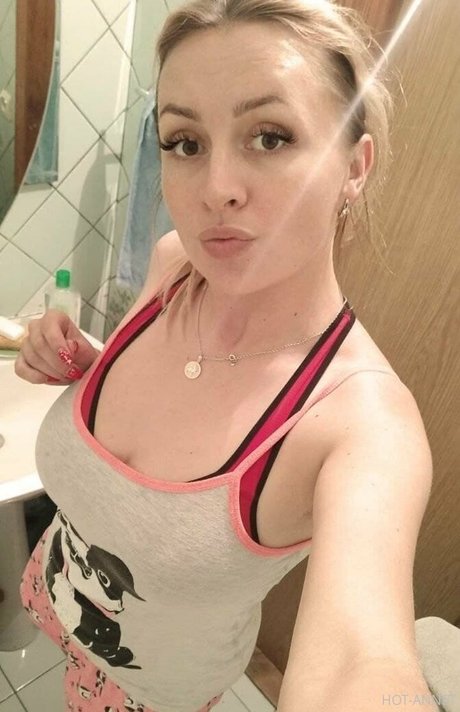 anna bellla pretty pornstar gallery