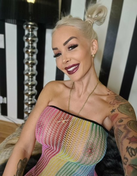 blondiebombxxx high quality actress pic