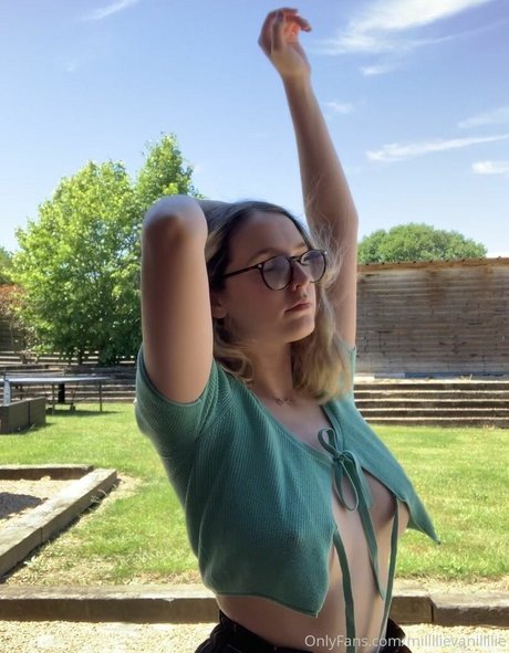 Millllievanillllie nude star image