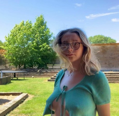 Millllievanillllie free star pics