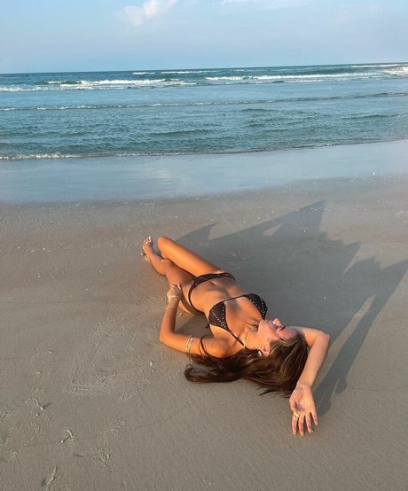 19 years old onlyfans pornographic pic