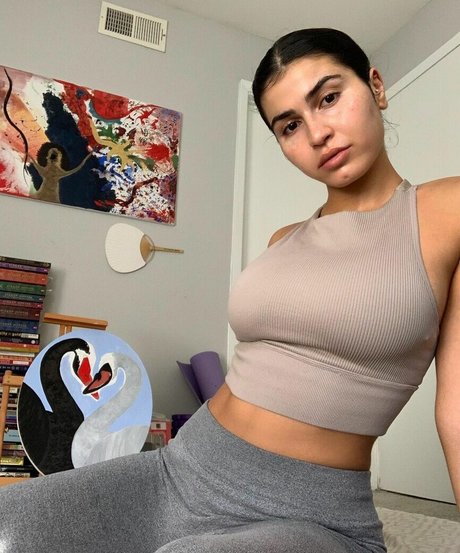 Itstaleen art actress picture