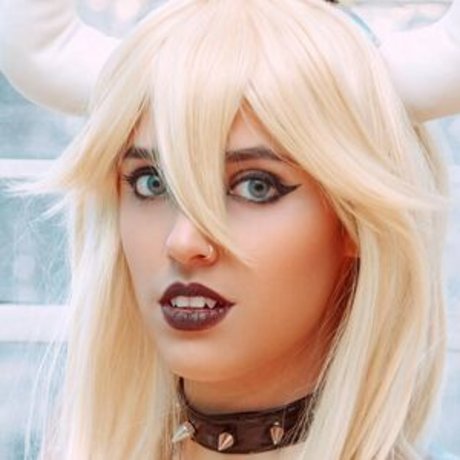 Camu Valoy model perfect image