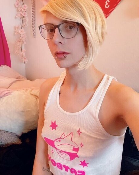 Cassie Coyote model erotic pics