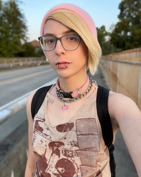 Cassie Coyote free pornstar photo