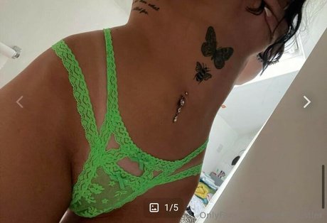 Geminihustlerisback sexy model pics