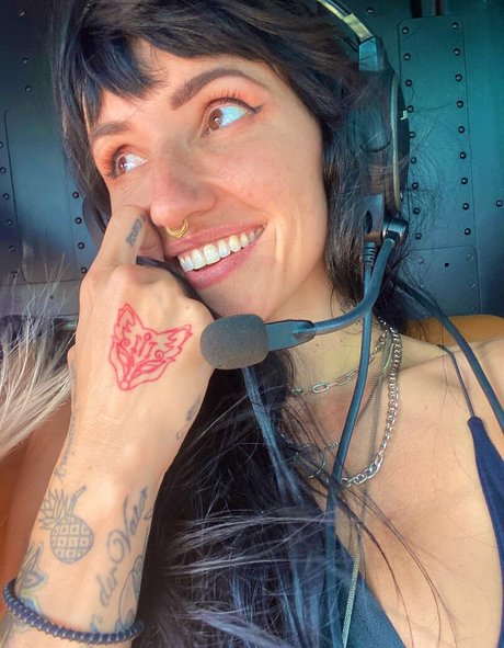 Poxleitner model hot images