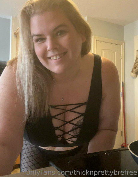 thicknprettybrefree nude model image