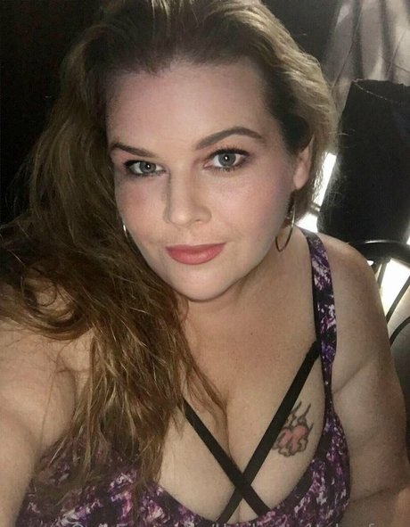 thicknprettybrefree model xxx pic