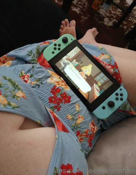 deedeelynnfree nude actress gallery