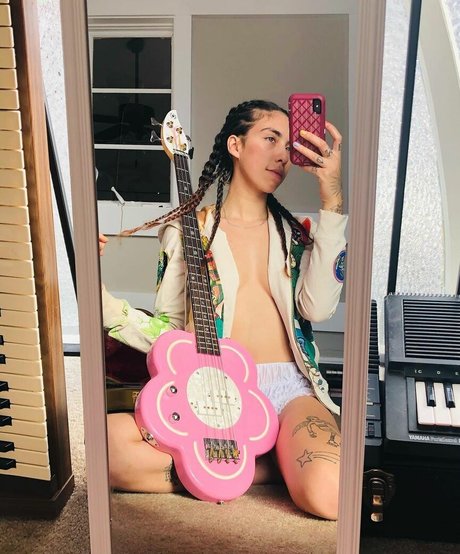 Indigo De Souza best model photo