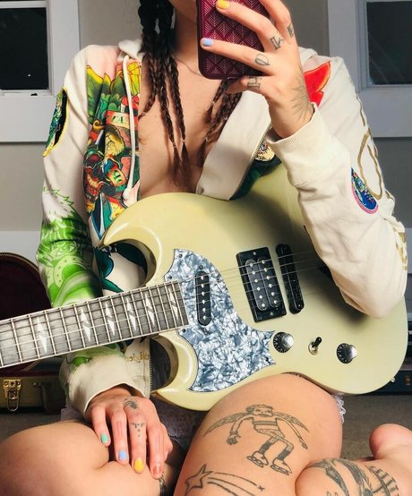 Indigo De Souza star high quality archive