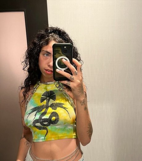 Indigo De Souza model best picture