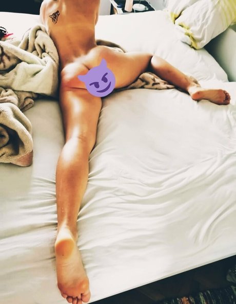 mywetkingdom sex model photo