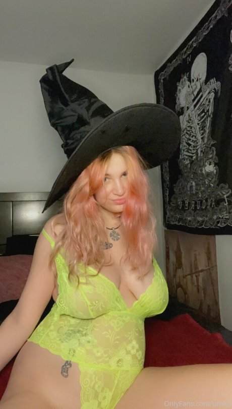 urokogal star nude photos