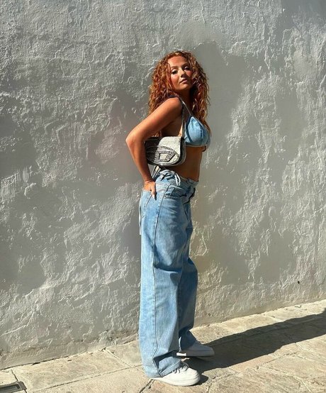 Ilonaaln nudes star img