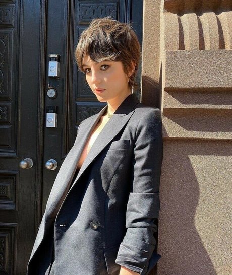 Ella Hunt free actress images